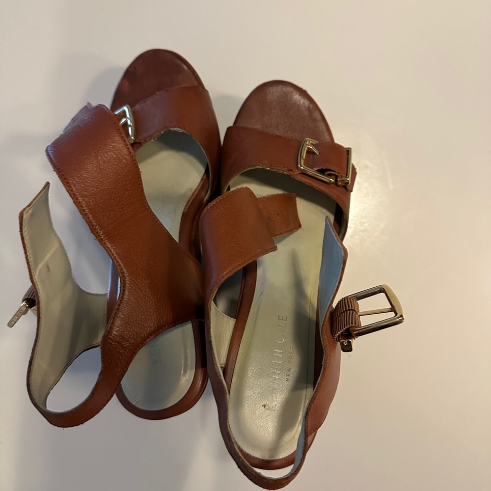 Kenneth Cole New York Tan Platform Sandals - Picture 6 of 6